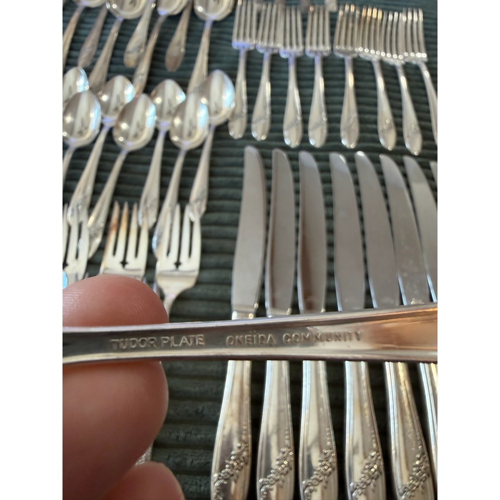 Vintage Oneida Queen Bess Pattern Silverplate Large Flatware Set of 66‎ Pieces - Picture 9 of 12